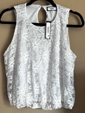 Discreet White Floral Lace Sleeveless Top Size XL
